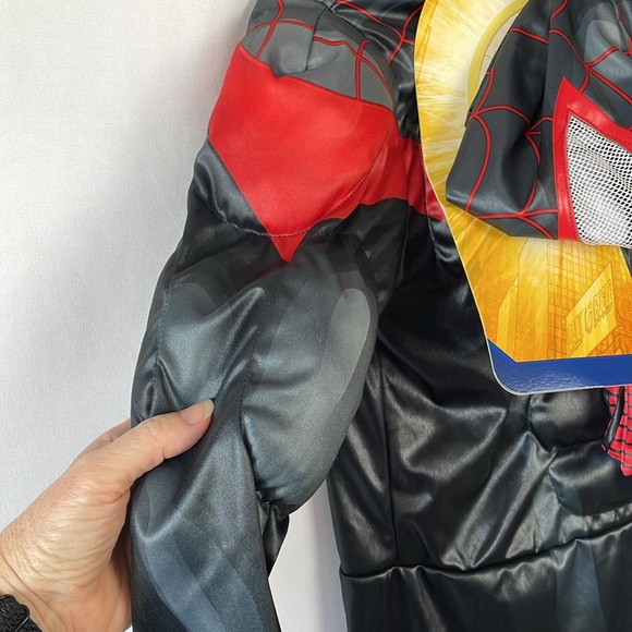 NWT Disney Spider-Man Costume w/Mask, Gloves, and Bulging Muscles - Size 9/10 - Picture 9 of 16